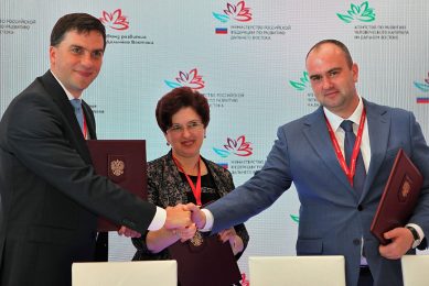 Maxim Basov (left) at the signing of an investment agreement with a regional government in Eastern Russia. Photo: Russian Far East Development Ministry