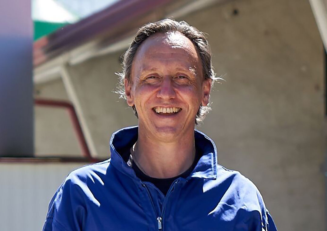 Dr Albano Longo (48) is swine production director and livestock R&D director at Coren farm Granja Coirós. This is a wean-to-finish location within the Coren cooperative, located about 40 km southeast of La Coruña in Galicia, northern Spain. The farm is one of the first to participate in a transition process by Coren to step up levels of biosecurity in all its farms.