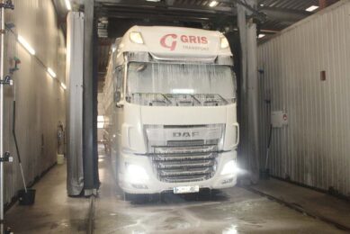 Top-notch biosecurity at the border between Denmark and Germany. Each empty pig truck is disinfected from top to bottom. Photo: Vincent ter Beek